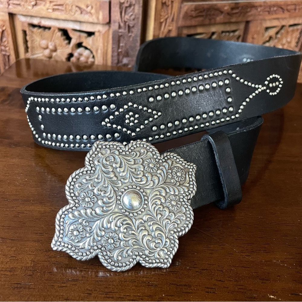 Fossil Vintage Western Black Studded Leather Belt with Ornate Silver Buckle - Picture 2 of 6